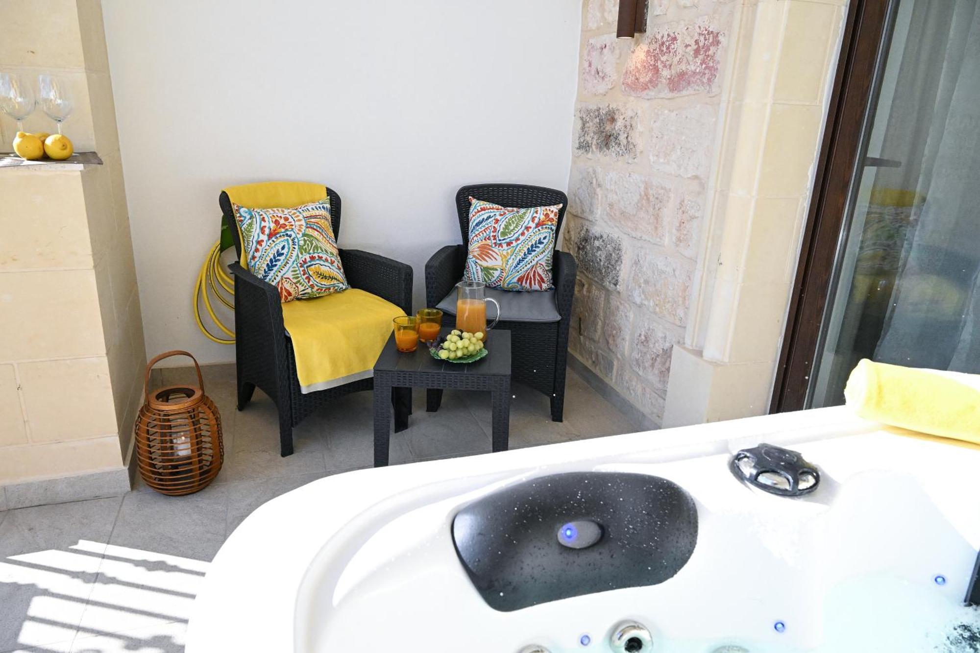 Fl 1 Ta'lonza Luxury With Hot Tub By Homely *