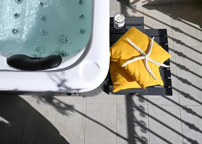 Fl 1 Ta\'Lonza Luxury With Hot Tub By Homely