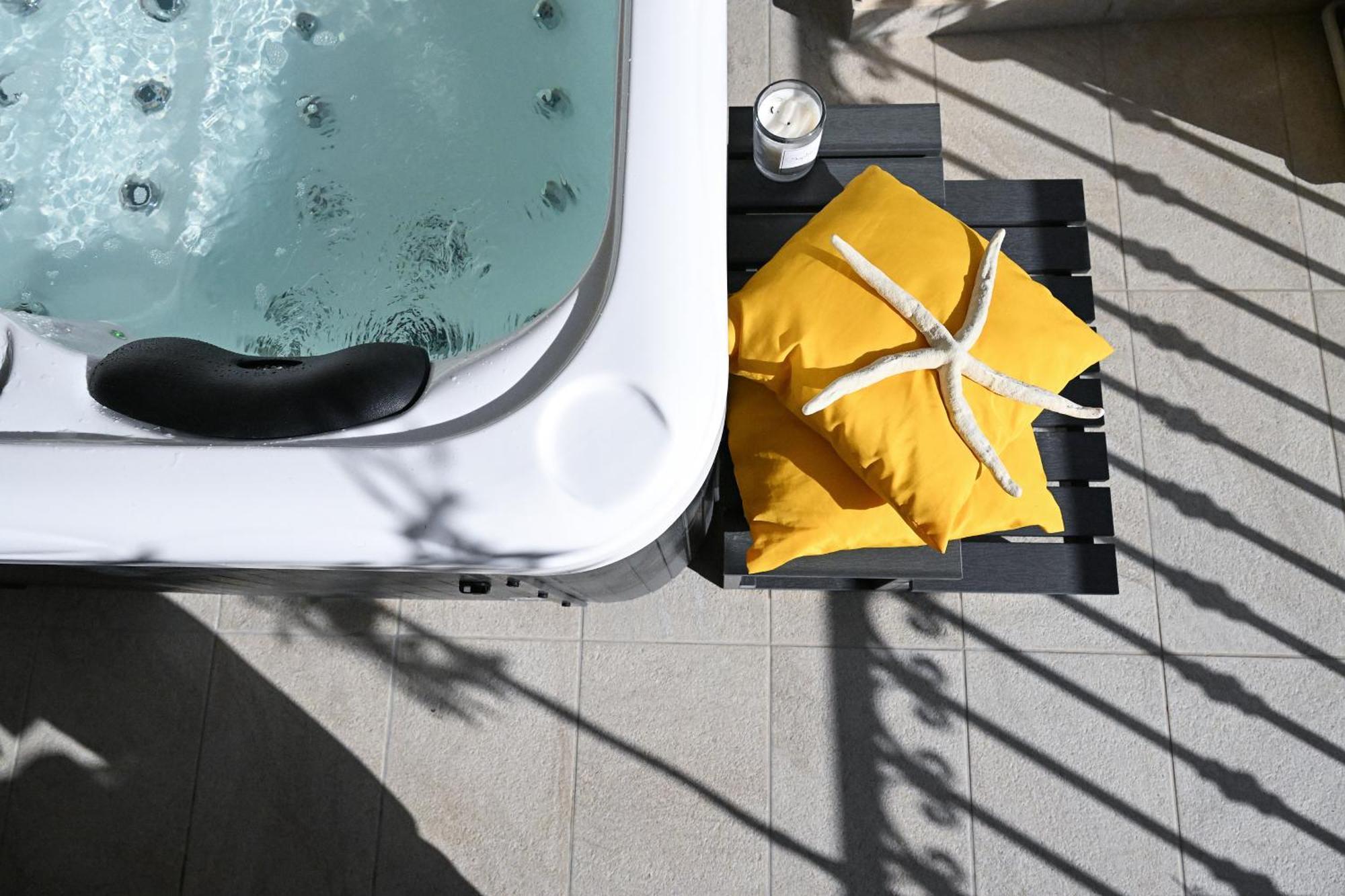 Fl 1 Ta'lonza Luxury With Hot Tub By Homely